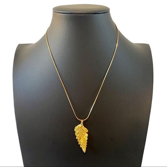 Yellow Gold Toned Elm Leaf Pendant Necklace. - Picture 1 of 4